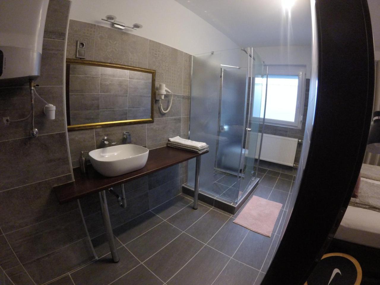 Dozsahaz Hotel Zalaegerszeg Bagian luar foto